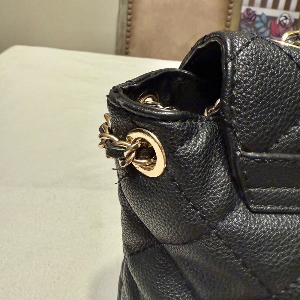 Hard 2 Find Black Leather Gillian Flap Guess Quilted Backpack Urban Spirit GG - Picture 16 of 16